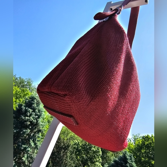 THE SAK Knitted Red Shoulder Handbag - Picture 2 of 7